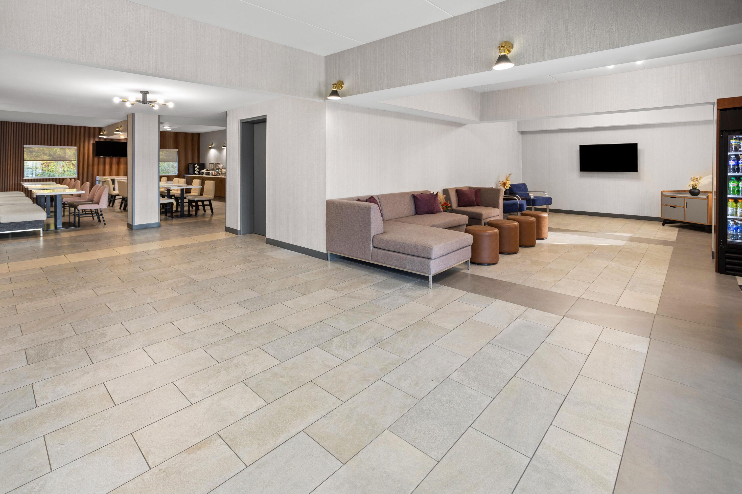 Lobby | Wingate by Wyndham Pittsburgh/New Stanton