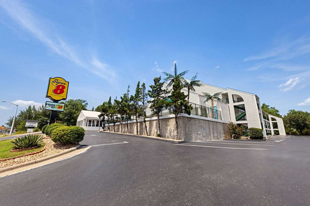 Super 8 by Wyndham Branson