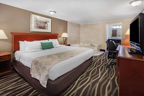  - Travelodge Monroe - I-75, Exit 15