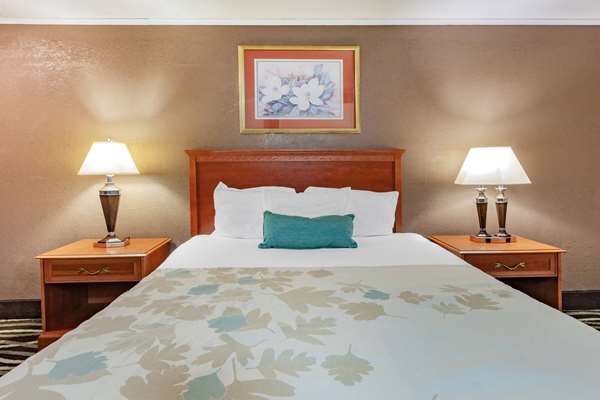  - Travelodge Monroe - I-75, Exit 15