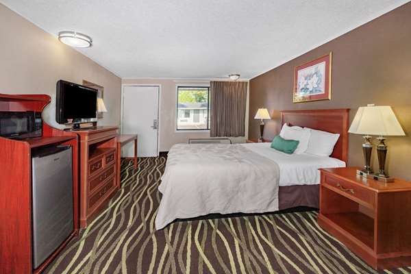  - Travelodge Monroe - I-75, Exit 15