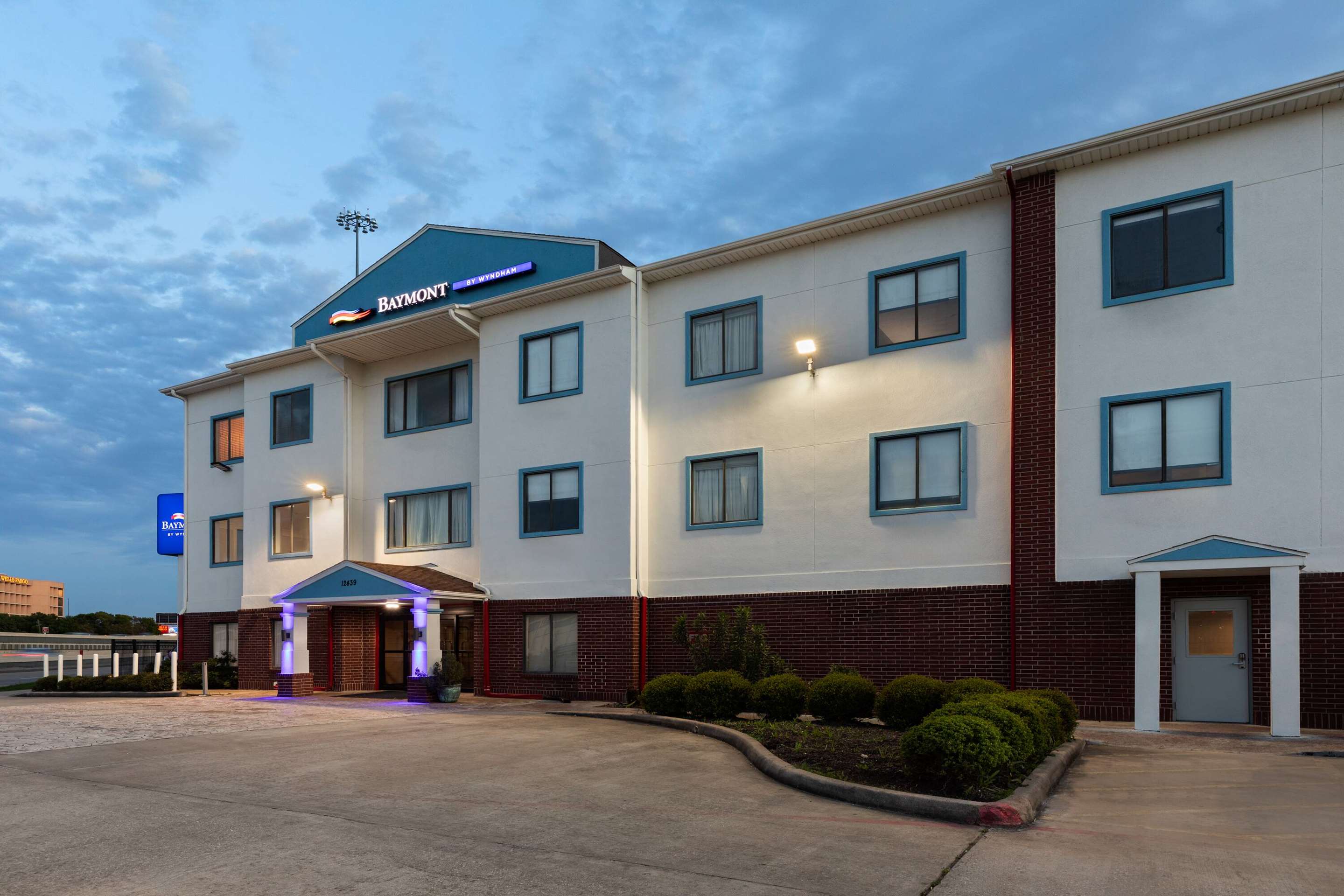 Exterior | Baymont by Wyndham Houston Brookhollow