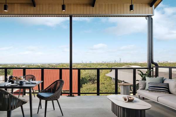  - Origin Hotel Central Austin - I-35, Exit 237 A&B