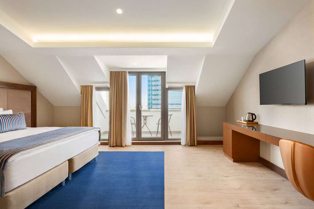 TRYP By Wyndham Istanbul Sisli Hotel Room Type - 1 Queen Bed, Junior Suite, Non-Smoking