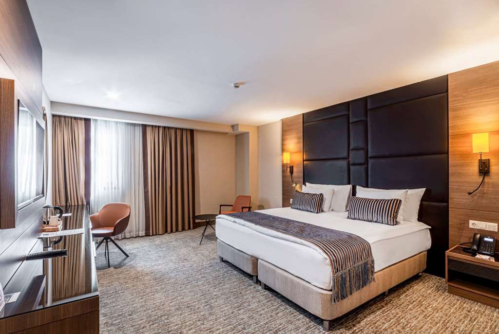 TRYP By Wyndham Istanbul Sisli Hotel Room Type - 1 King Bed, Fitness Room, Non-Smoking