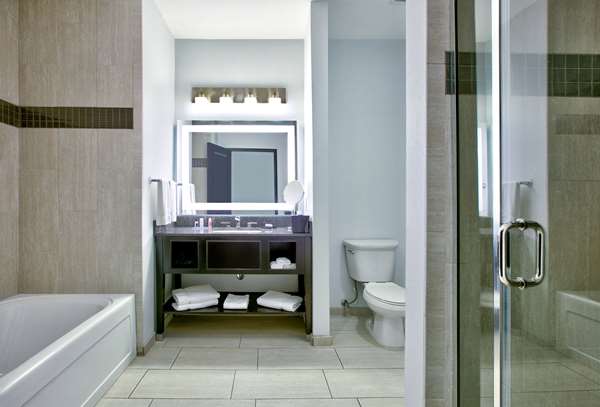  - La Quinta Inn & Suites Southwest Lubbock