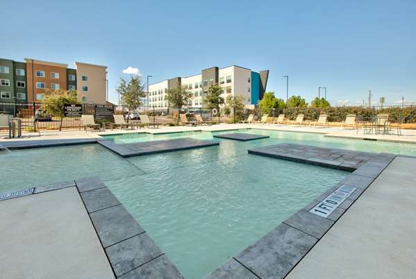 Pool - La Quinta Inn & Suites Southwest Lubbock