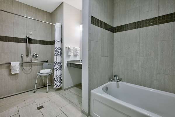  - La Quinta Inn & Suites Southwest Lubbock