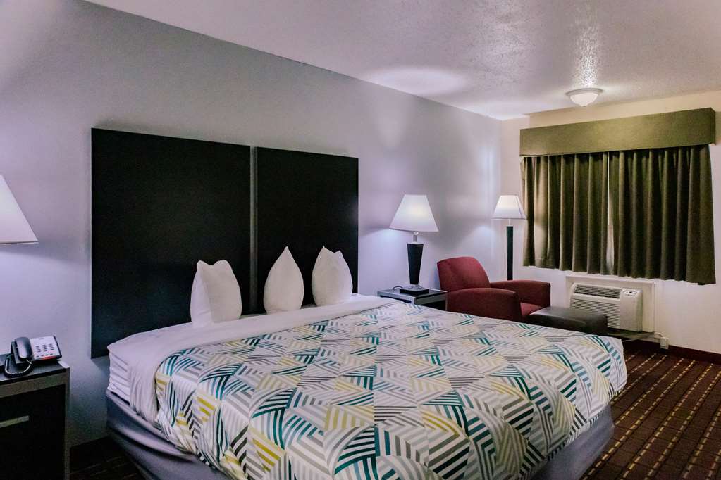 MOTEL 6 NACOGDOCHES, TX-guestroom-Guest Room,On-Site.jpg