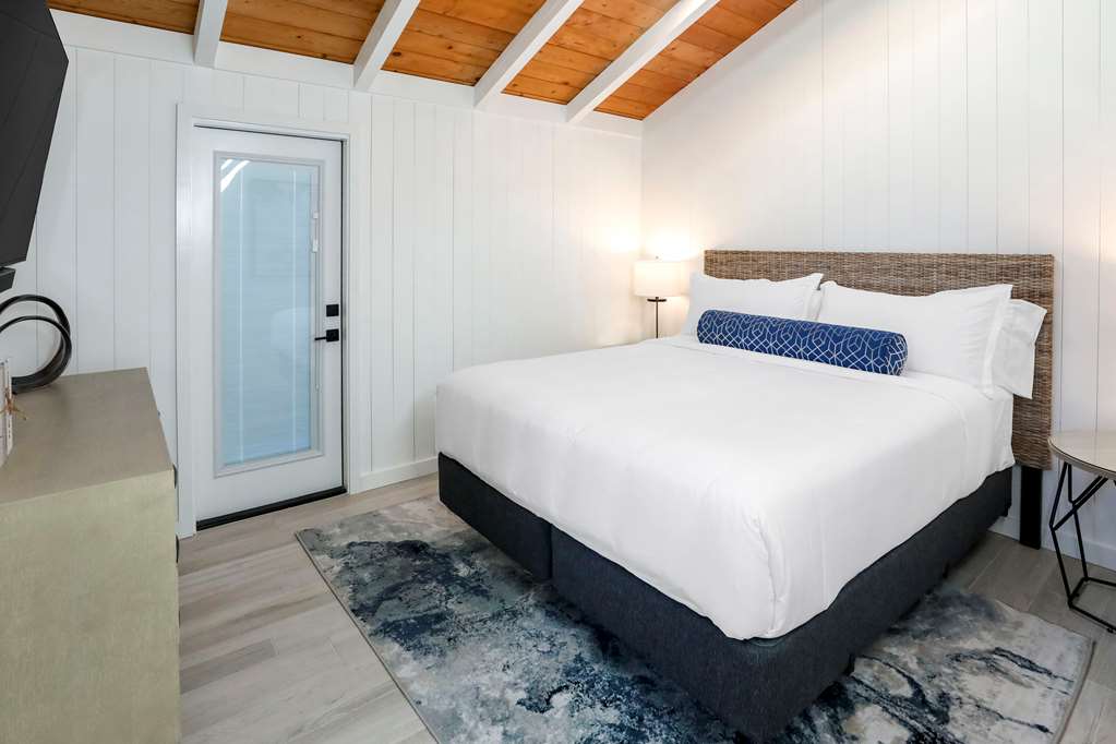 DEL MAR BEACH HOTEL-guestroom-Guest Room,On-Site.jpg