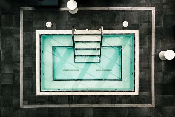 Pool - Paradox Hotel West End Vancouver