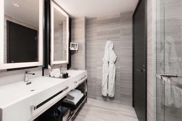  - Paradox Hotel West End Vancouver