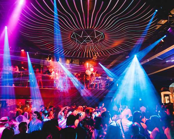 Bar - Paradox Hotel West End Vancouver