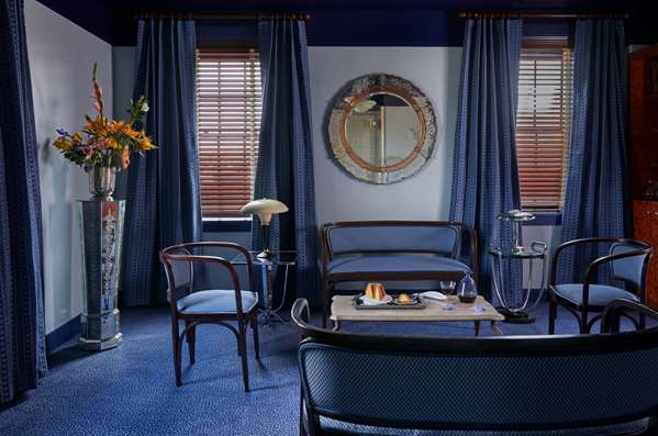 Suite - Hotel Ulysses Mount Vernon Baltimore - I-83, Exit 3