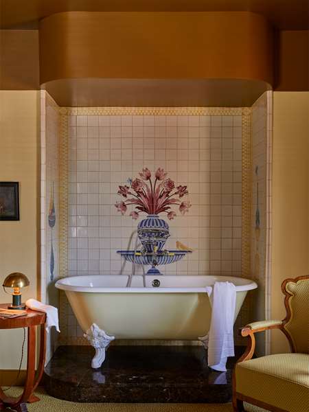 Suite - Hotel Ulysses Mount Vernon Baltimore - I-83, Exit 3