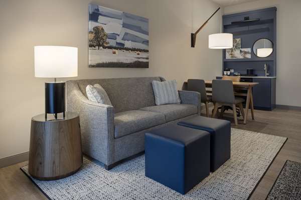  - Embassy Suites Bowling Green