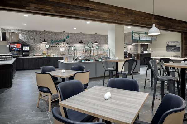 Amenities - Embassy Suites Bowling Green