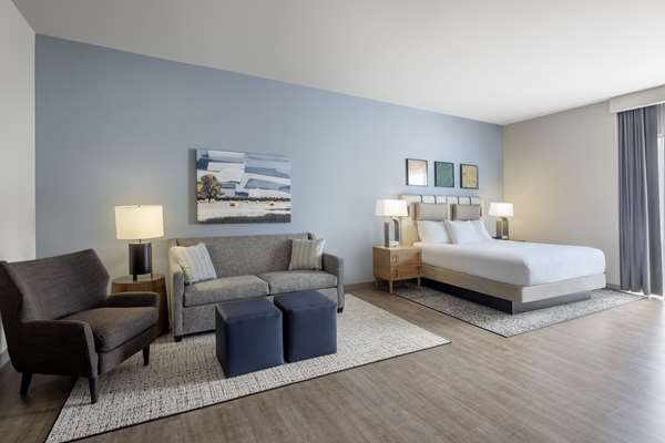  - Embassy Suites Bowling Green