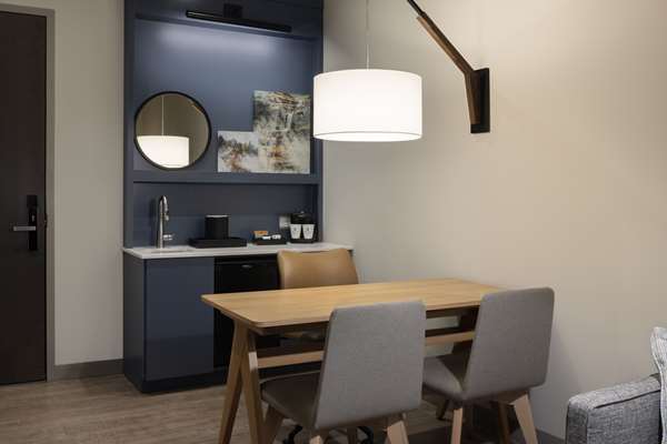  - Embassy Suites Bowling Green