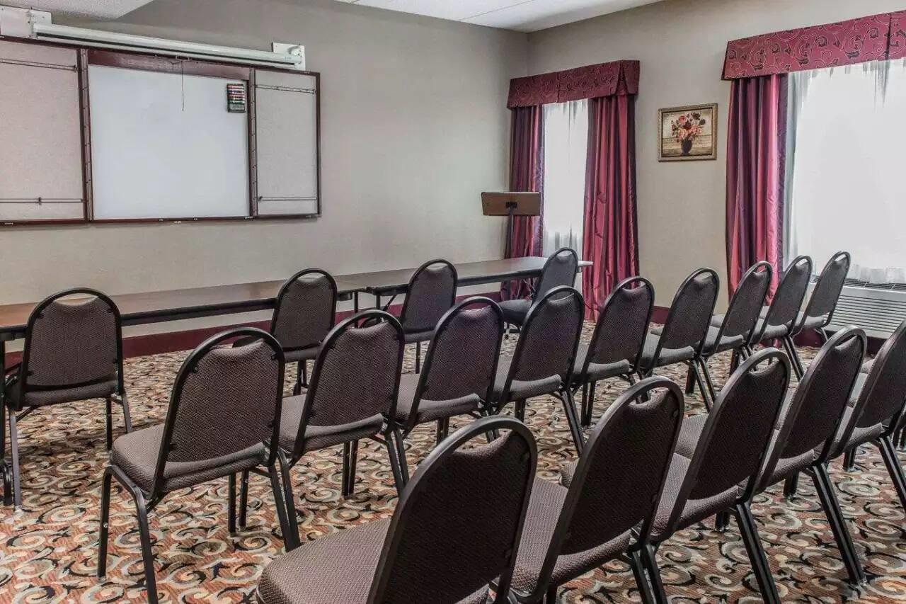 Meeting Room | Wingate by Wyndham Pittsburgh/West Mifflin