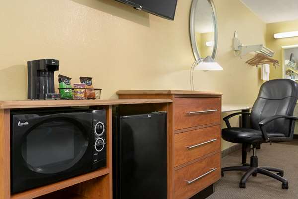  - Super 8 Motel Findlay - I-75, Exit 159