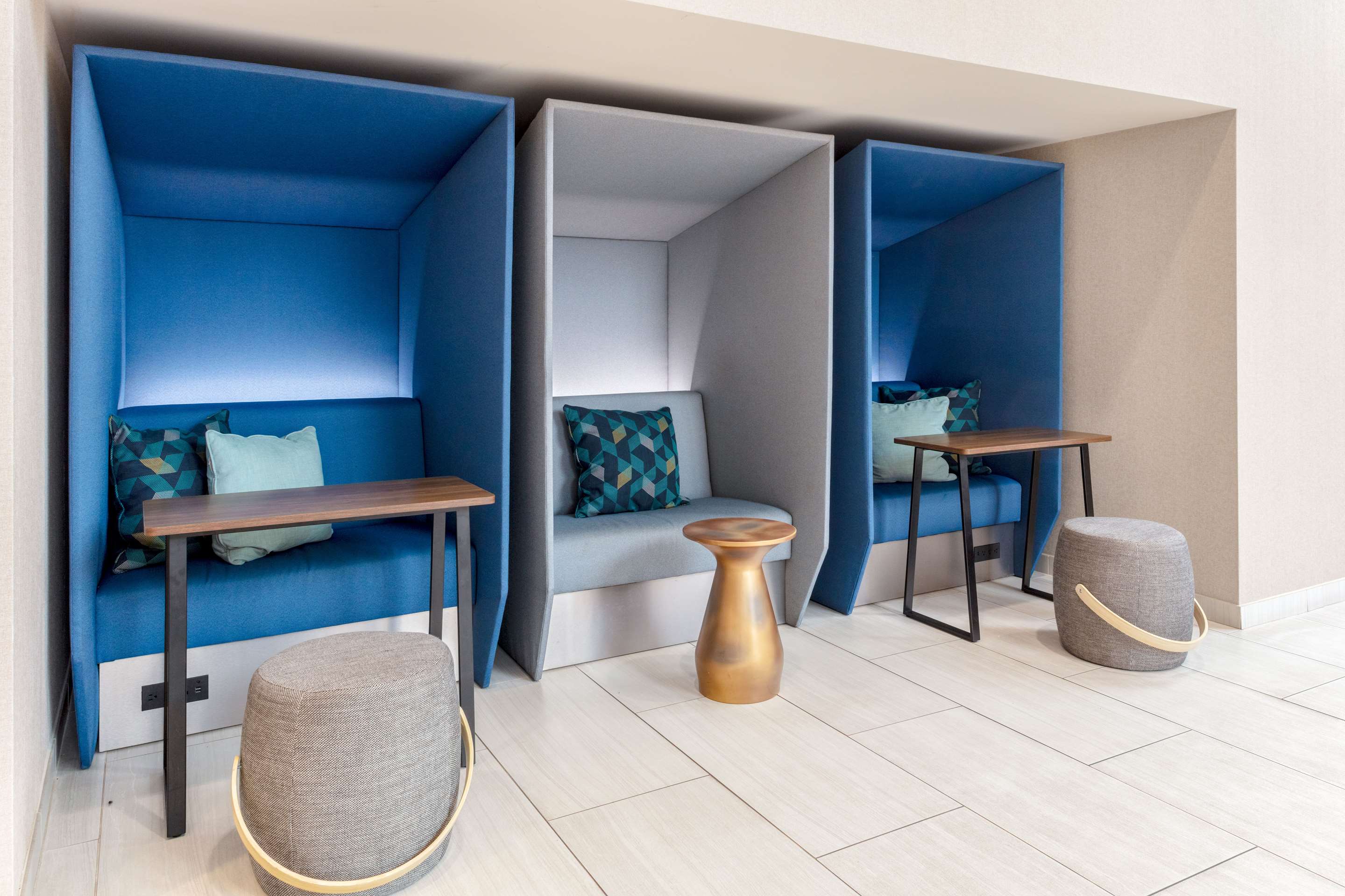 Lobby | Home2 Suites by Hilton St. Louis Downtown