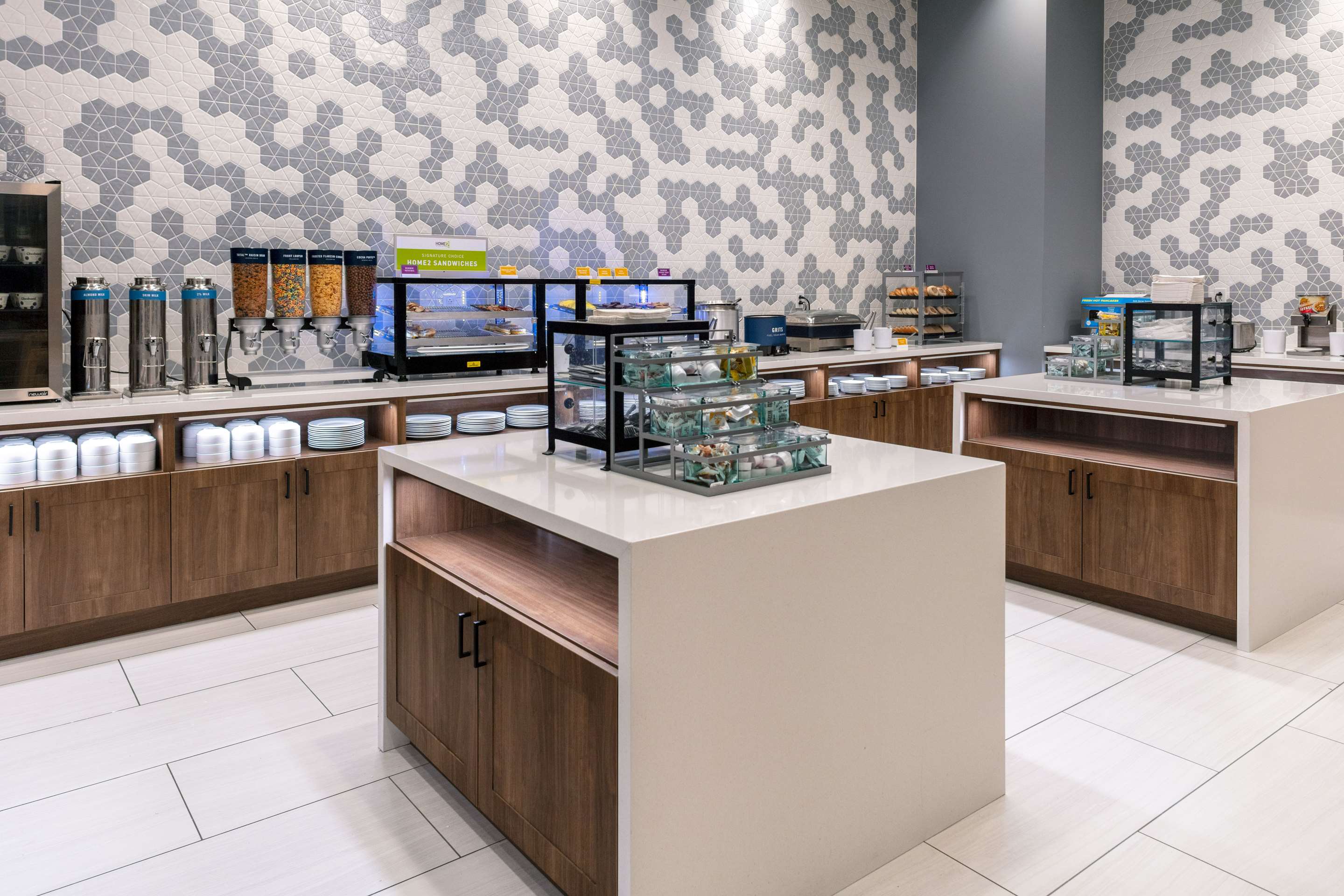 Breakfast Area | Home2 Suites by Hilton St. Louis Downtown