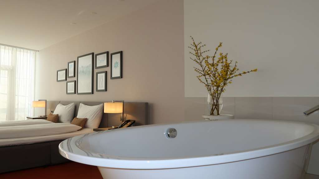HOTEL CONFERENCE SEMPACHERSEE-guestroom-Guest Room,Tub,Suite,On-Site.jpg
