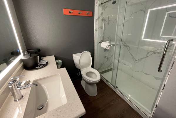 Guest Room,Bathroom,On-Site