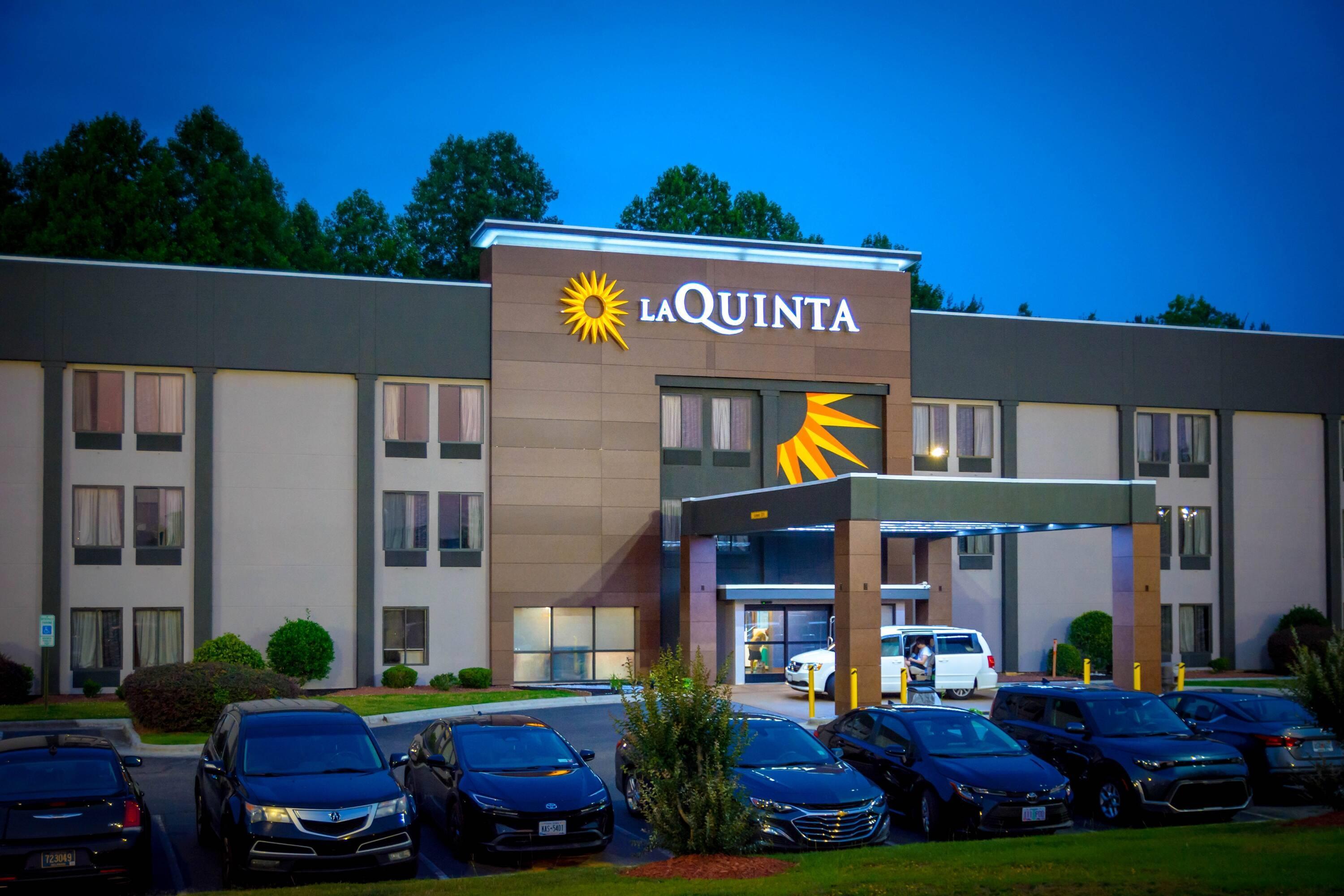 Exterior | La Quinta Inn & Suites by Wyndham Fayetteville I-95