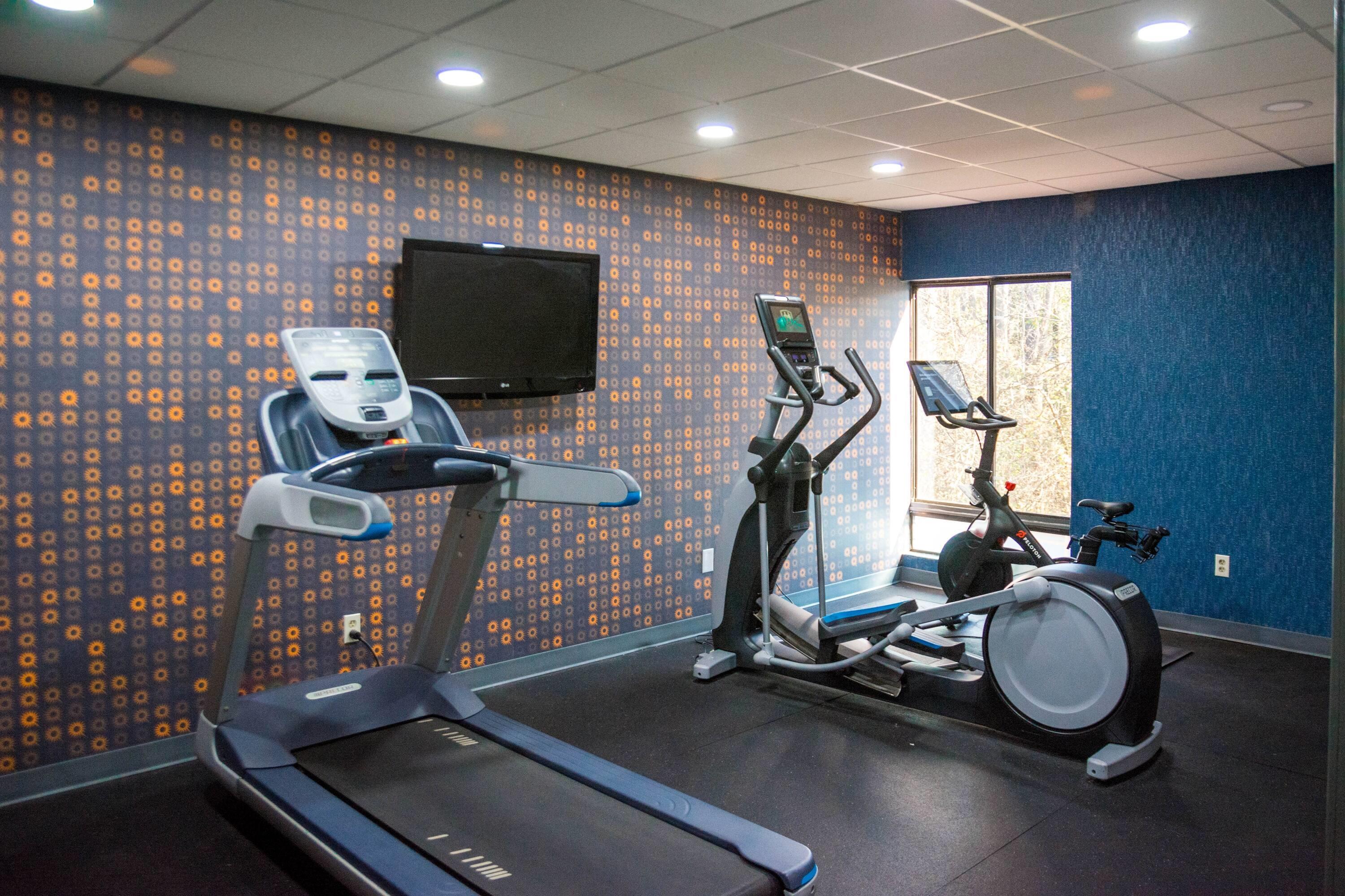 Health club fitness center gym | La Quinta Inn & Suites by Wyndham Fayetteville I-95
