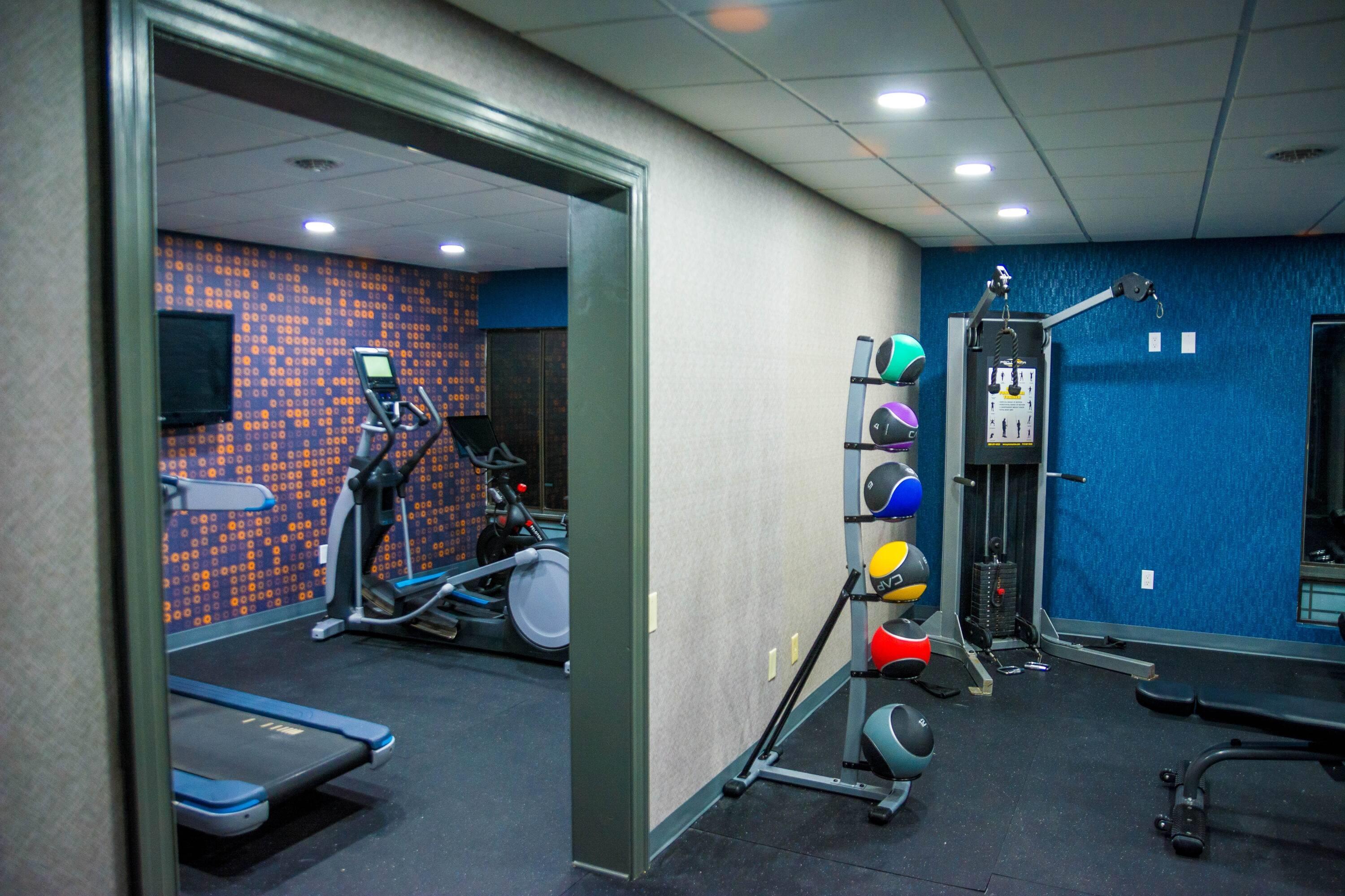 Health club fitness center gym | La Quinta Inn & Suites by Wyndham Fayetteville I-95