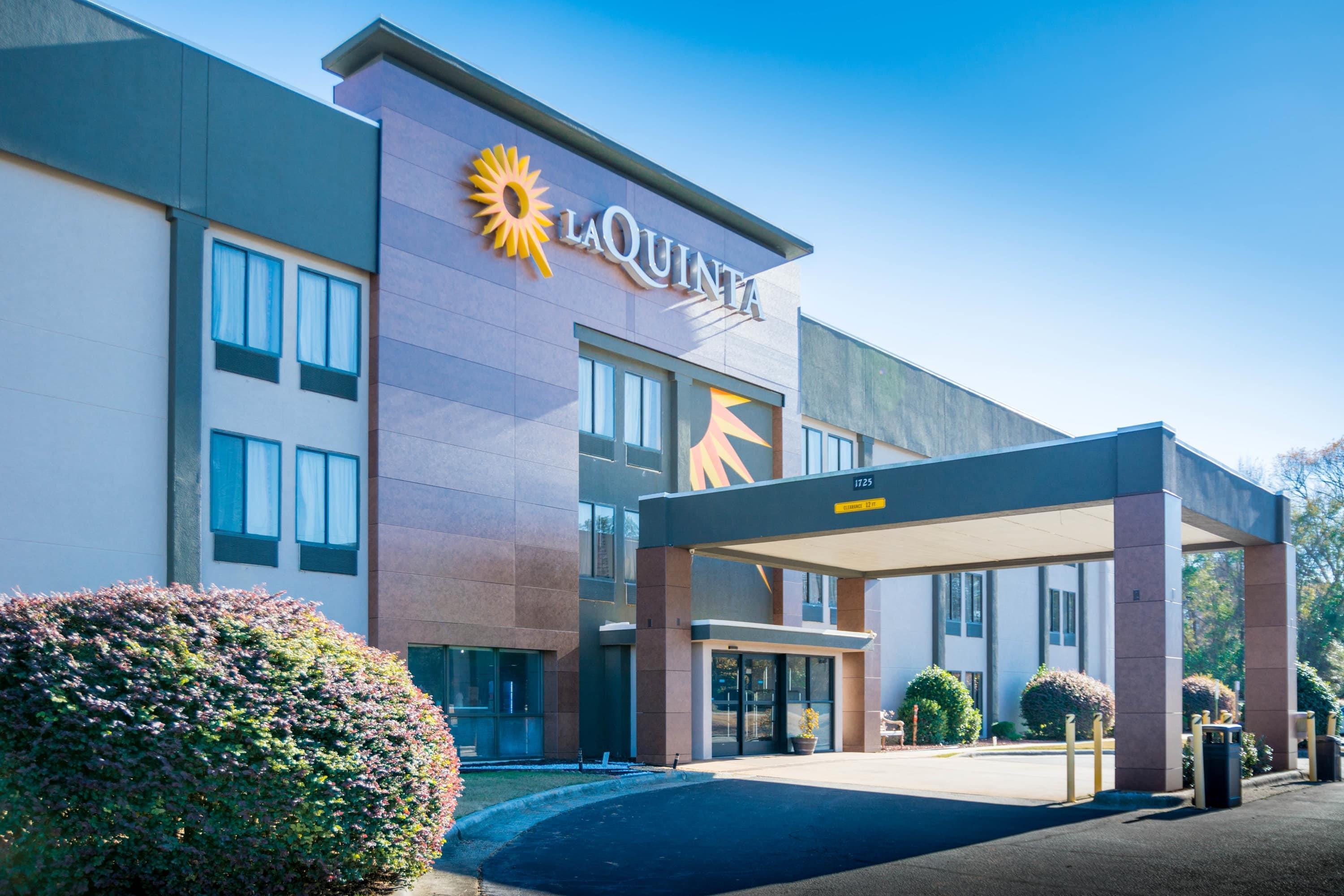 Exterior | La Quinta Inn & Suites by Wyndham Fayetteville I-95