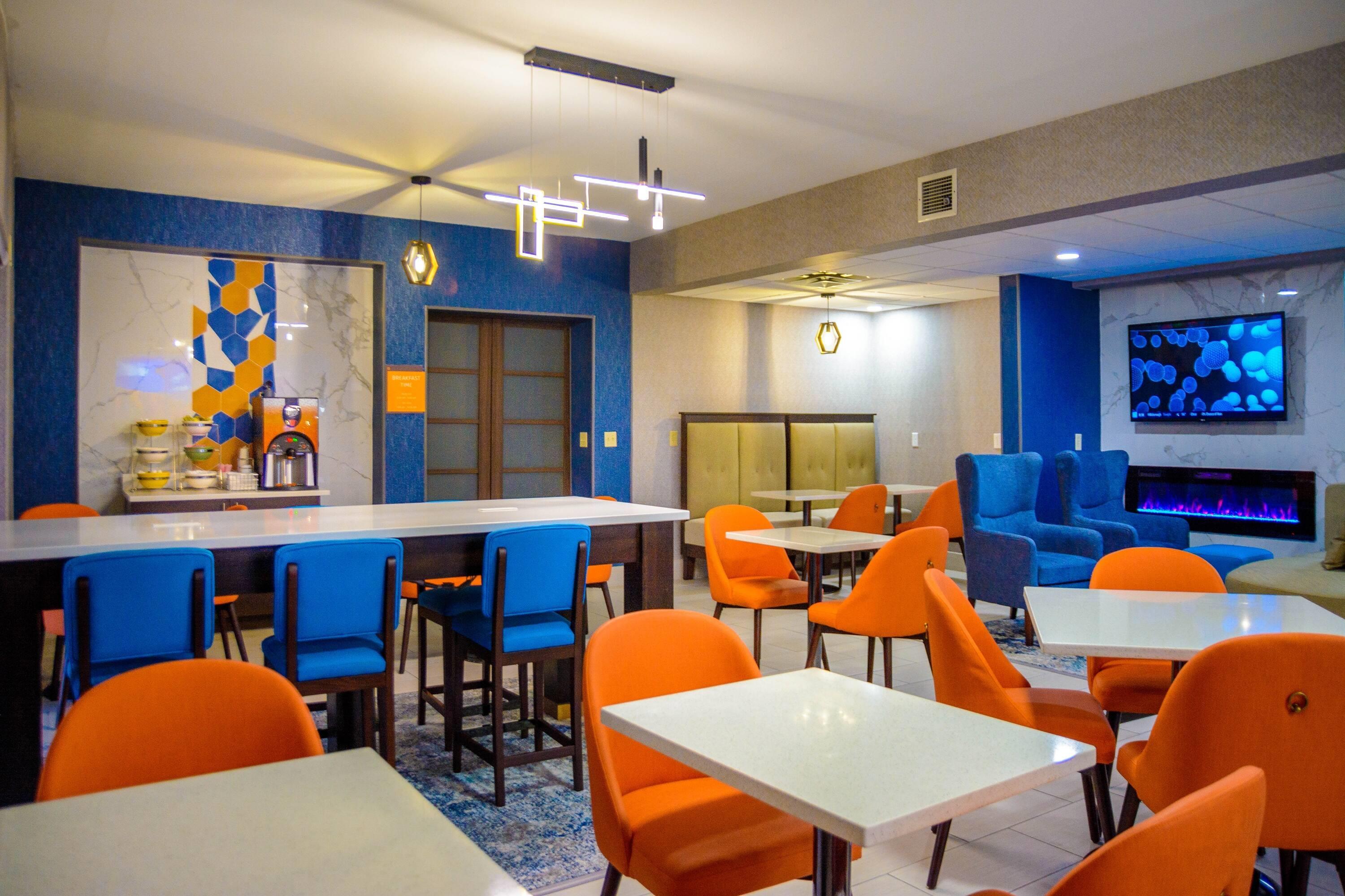 Lobby | La Quinta Inn & Suites by Wyndham Fayetteville I-95