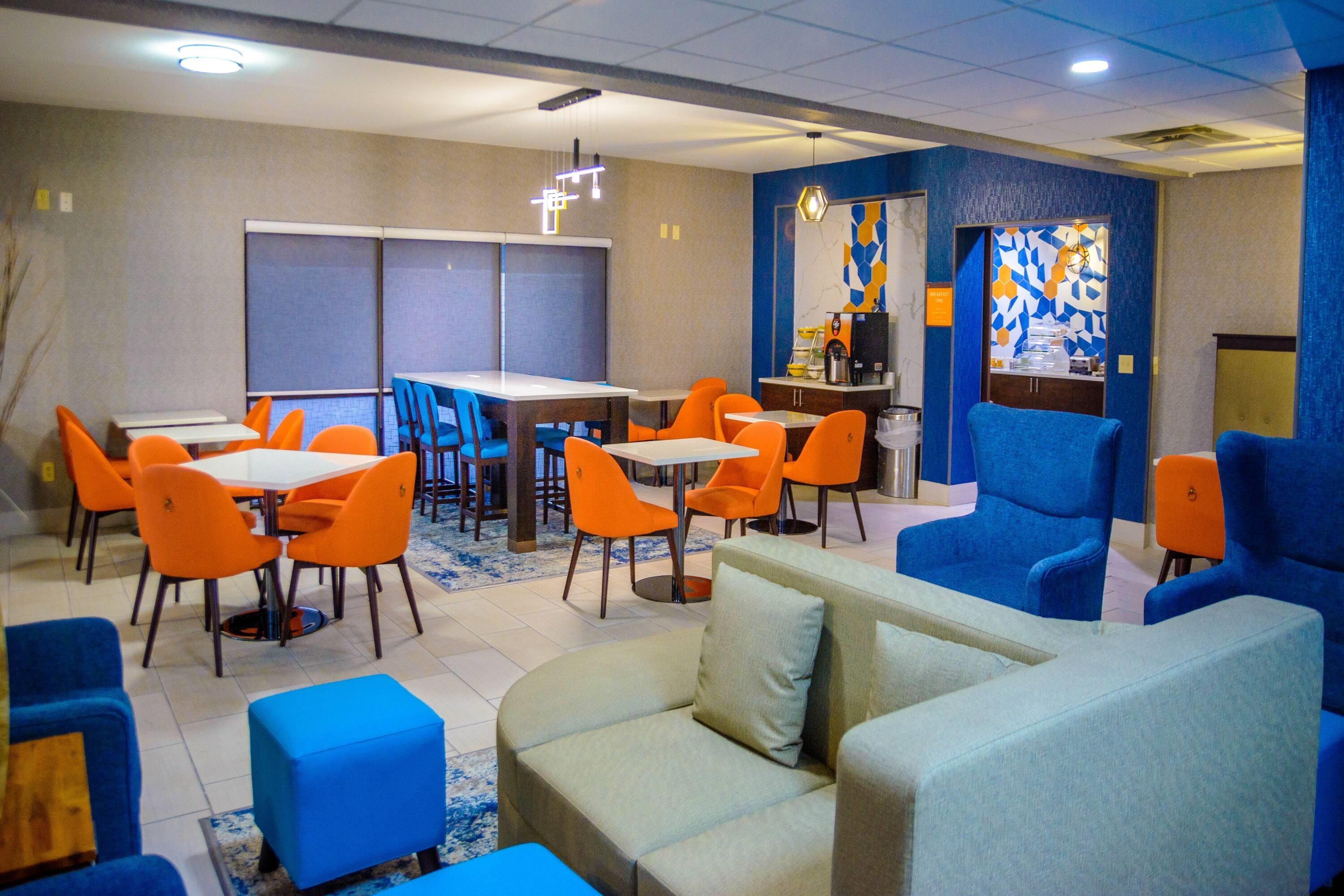 Lobby | La Quinta Inn & Suites by Wyndham Fayetteville I-95