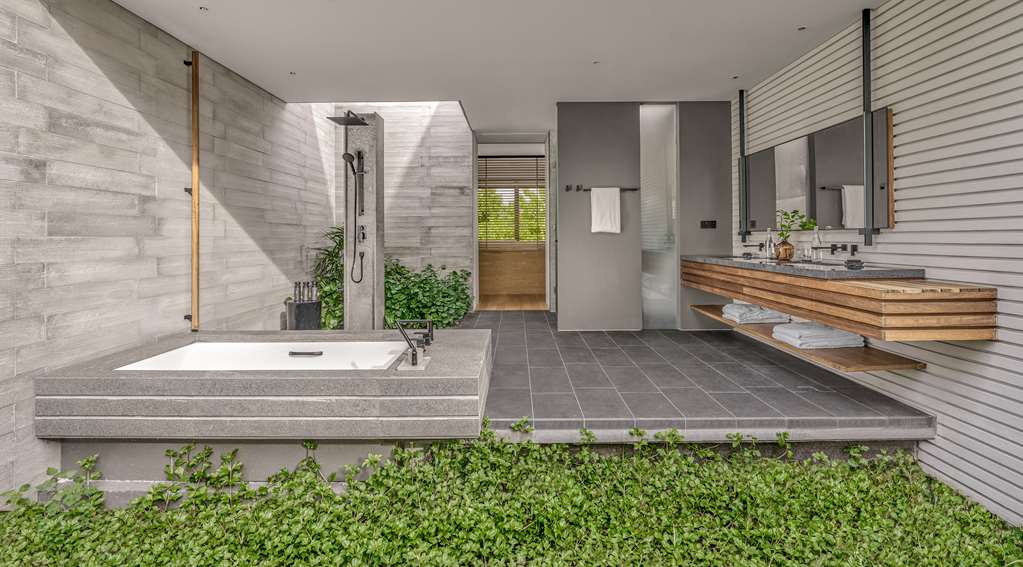 ALILA KOTHAIFARU MALDIVES-guestroom-Guest Room,Bathroom,On-Site.jpg
