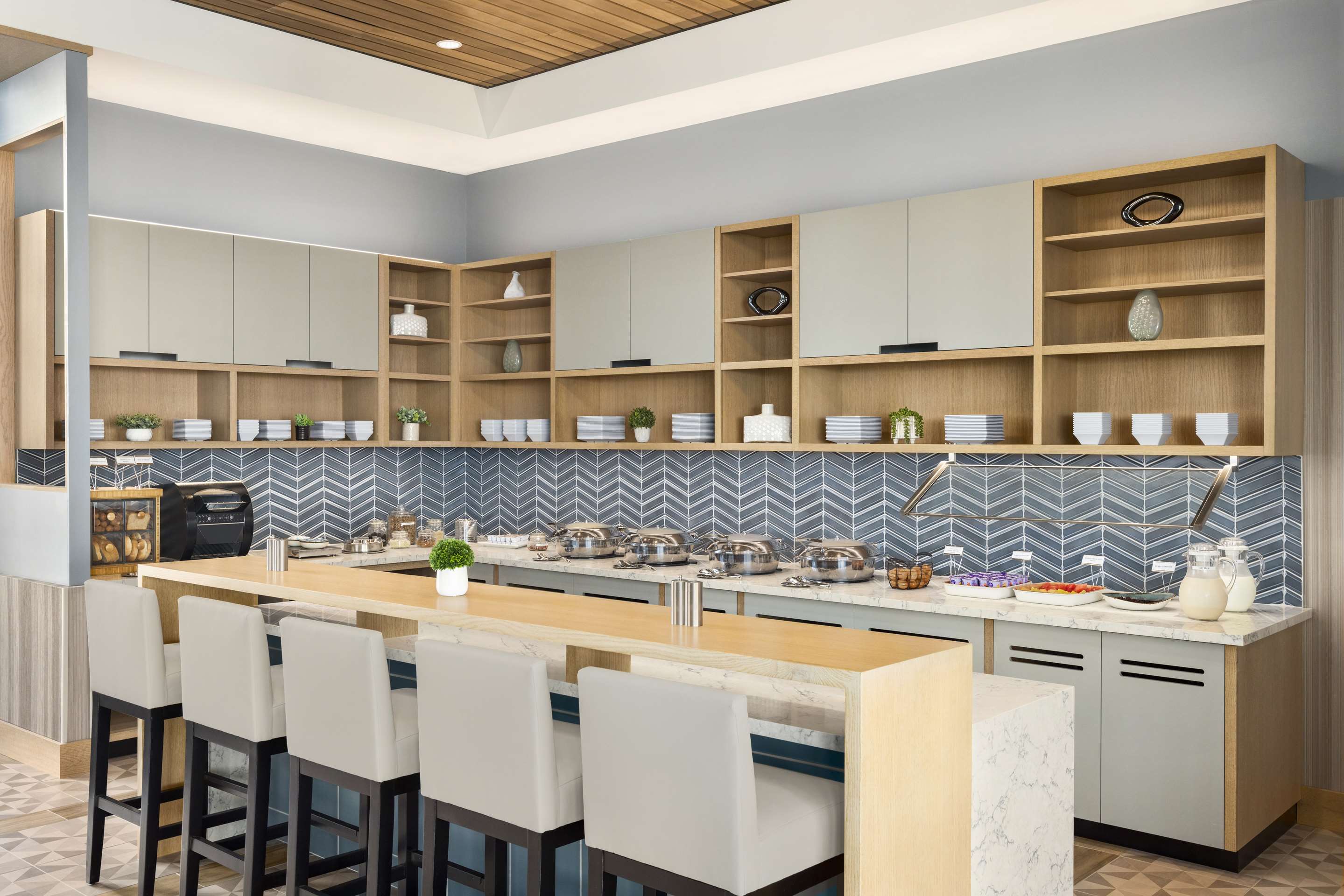 Breakfast Area | Marriott Virginia Beach Oceanfront Resort