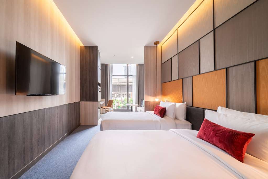RAMADA PLAZA BY WYNDHAM S-guestroom-Guest Room,On-Site.jpg