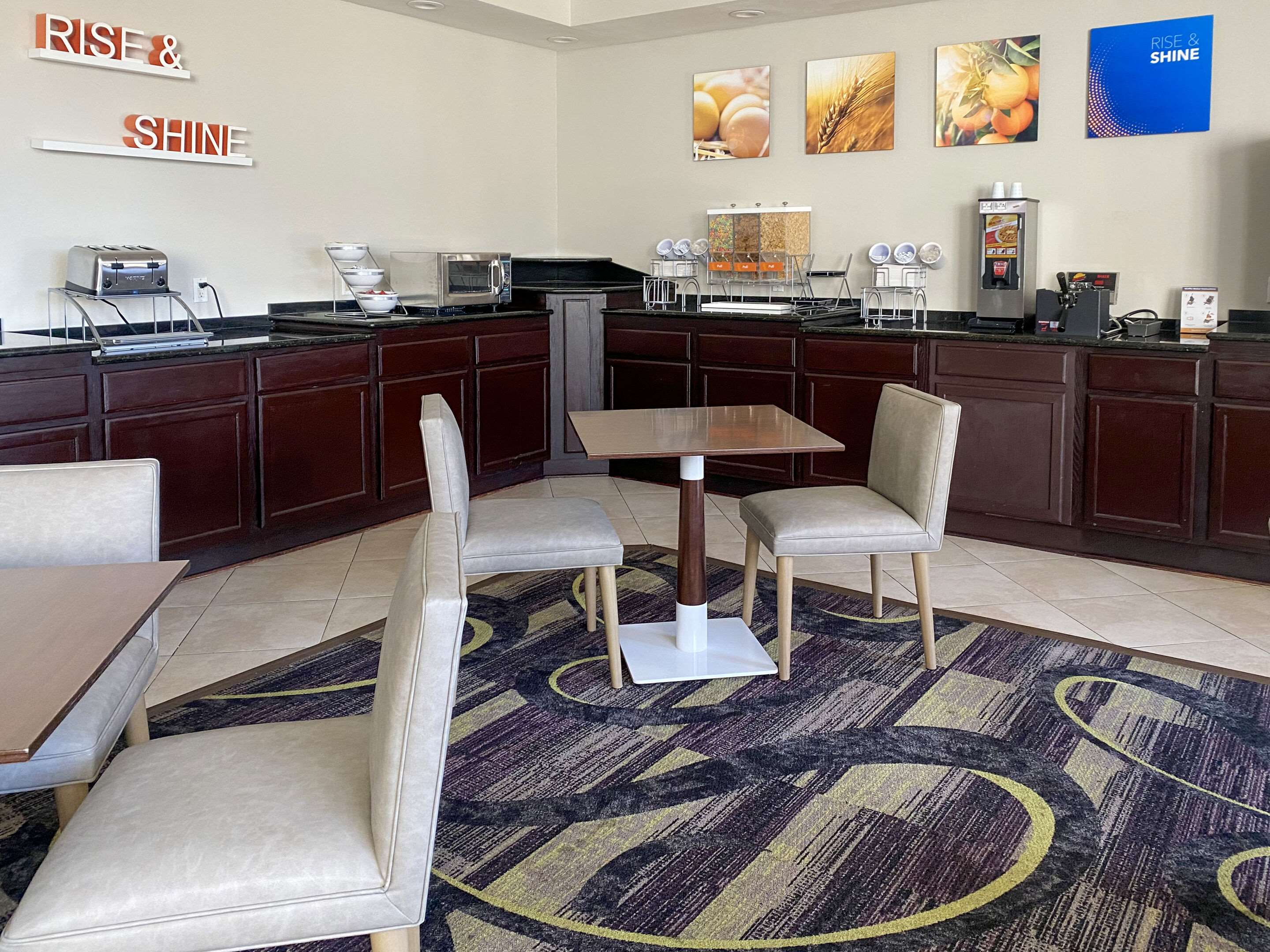 Breakfast area | Hickory Inn