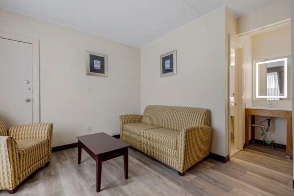 Suite - Quality Inn New Hartford