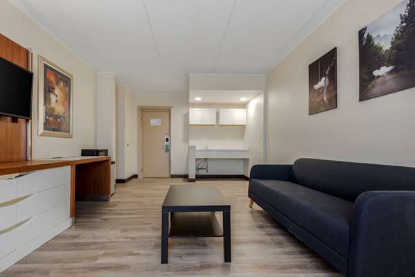 Suite - Quality Inn New Hartford