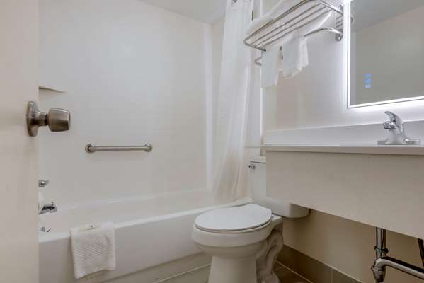  - Quality Inn New Hartford