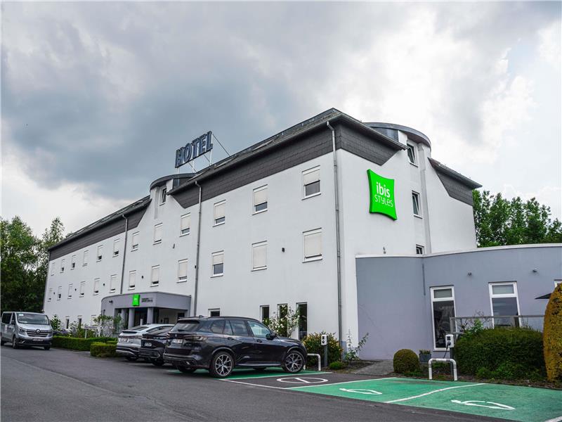 On-Site,Outdoor/Exterior,Exterior View of Building