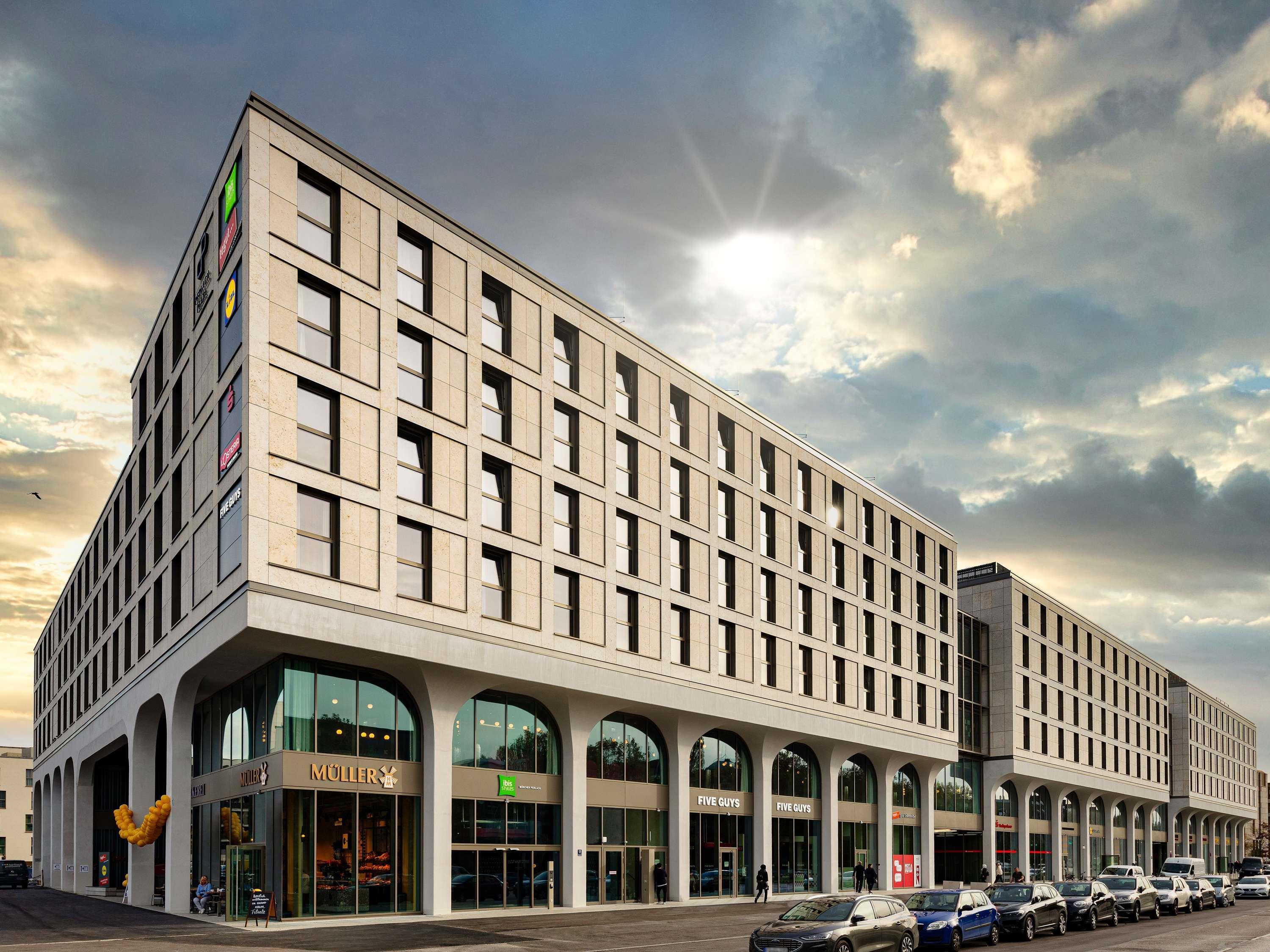 Ibis Styles Muenchen Perlach - Tap to explore photos