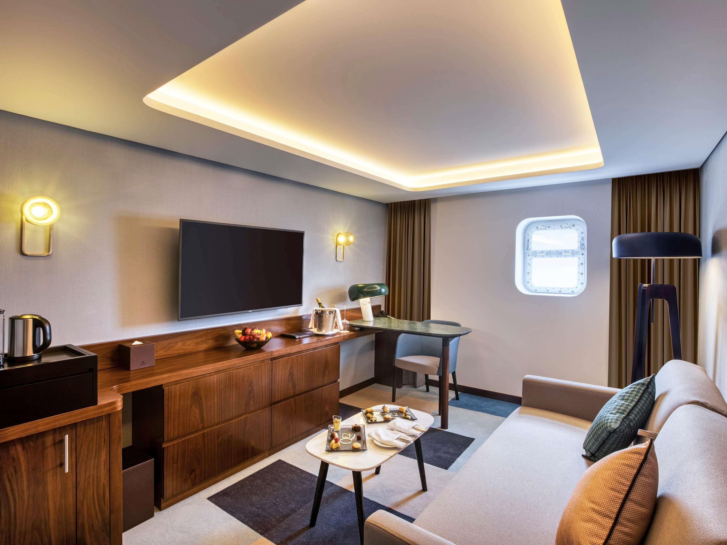 Queen Elizabeth 2 Room Type - Officer Suite with 1 King Size bed and Sofa Bed