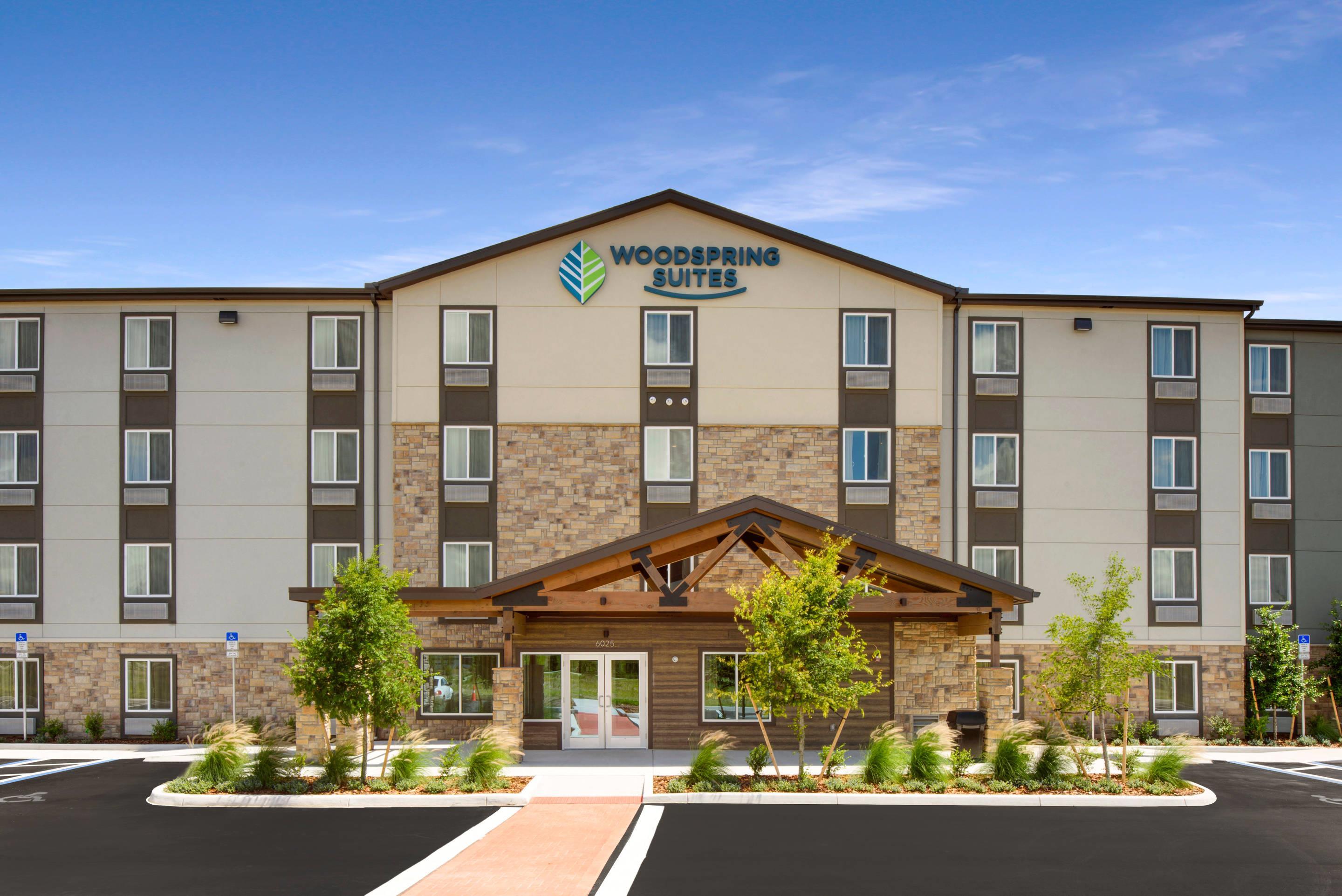 Hotel Entrance | WoodSpring Suites Orlando I-4 & Convention Center