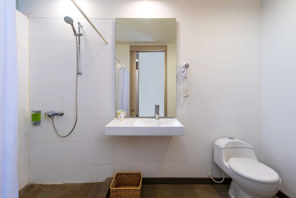POP ART HOTEL CLC MAMONAL CARTAGENA-guestroom-Guest Room,Bathroom,On-Site.jpg