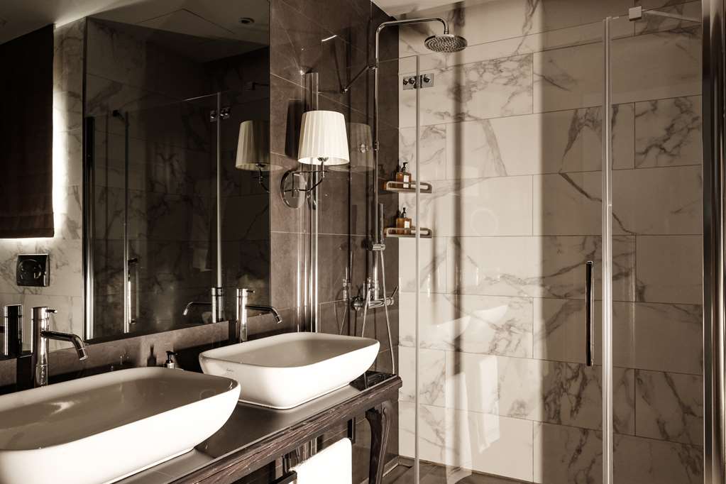 PALAZZO JEAN PARISOT-guestroom-Guest Room,Bathroom,Suite,On-Site.jpg