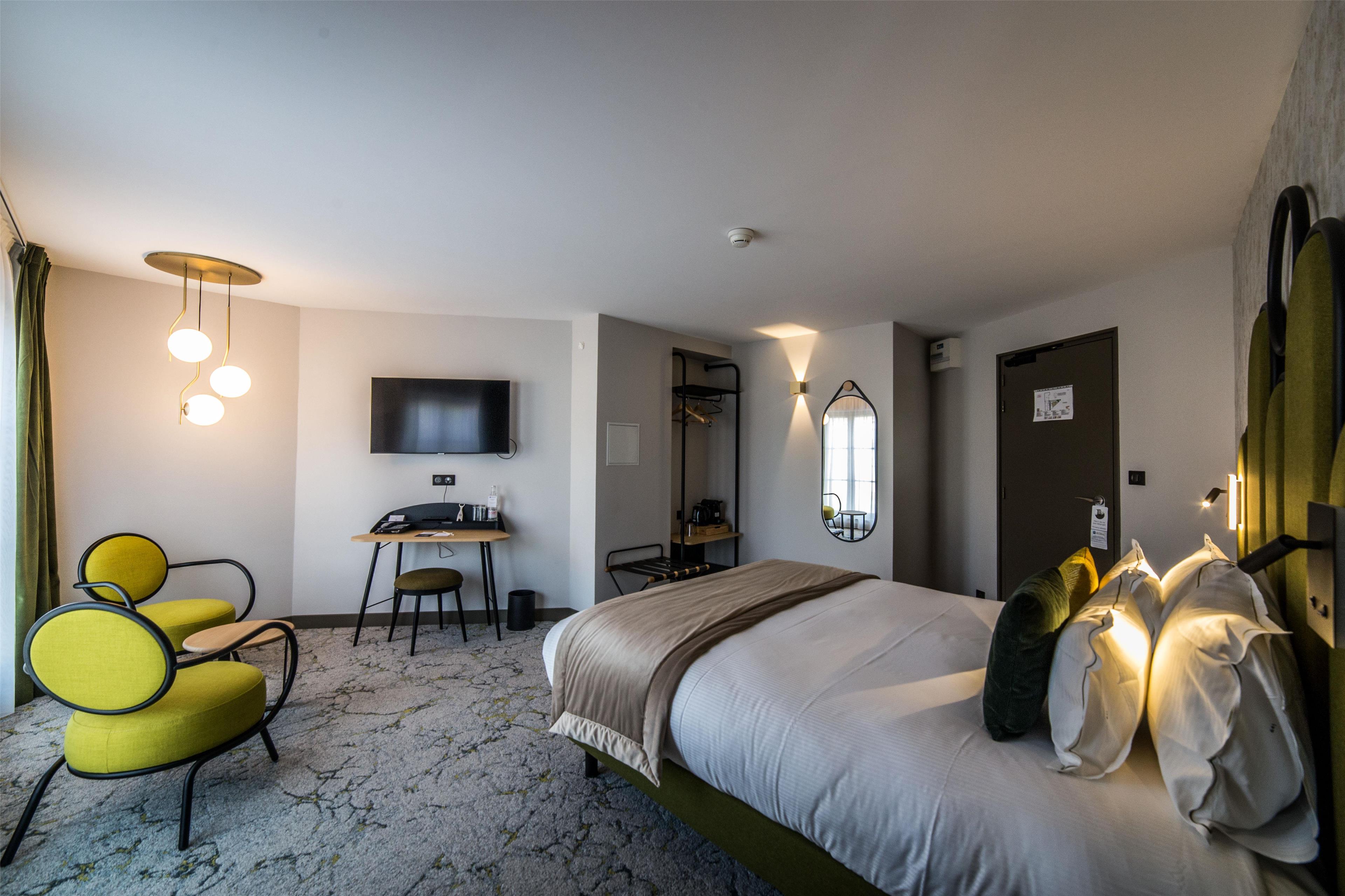 Best Western Le Relais du Vigneron Room Type - 1 Queen Bed, Non-Smoking, Junior Suite, Lounge Area, Extra Bed On Request, Espresso Machine Best Western Le Relais du Vigneron Room Type - 1 Queen Bed, Non-Smoking, Junior Suite, Lounge Area, Extra Bed On Request, Espresso Machine