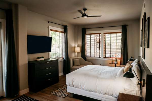  - Gateway Hotel & Golf Bungalows Copperopolis